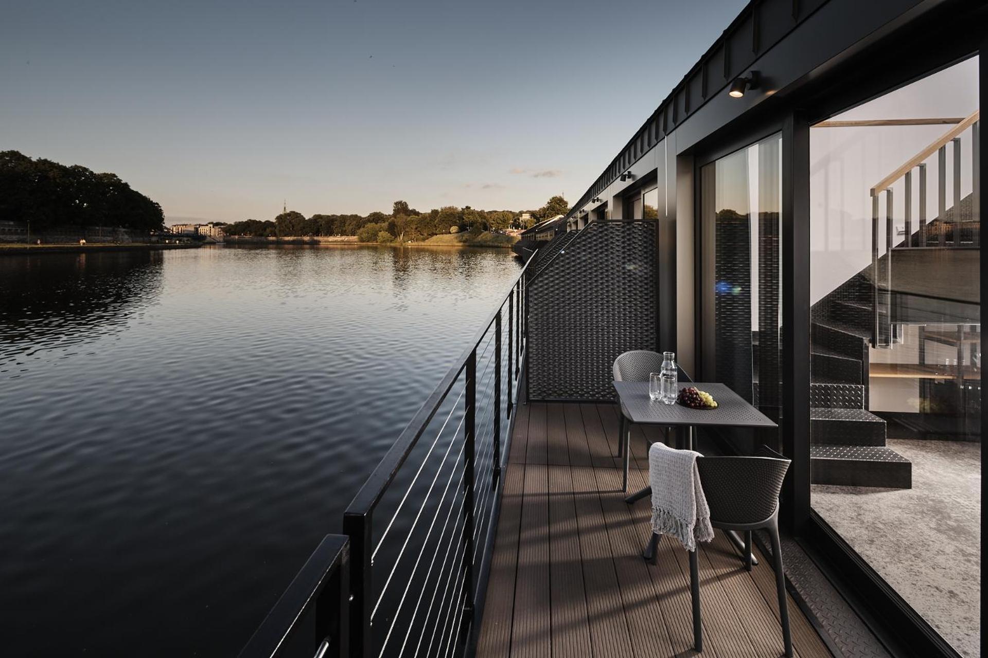 New Port - Premium Floating Aparthotel Красков Екстериор снимка